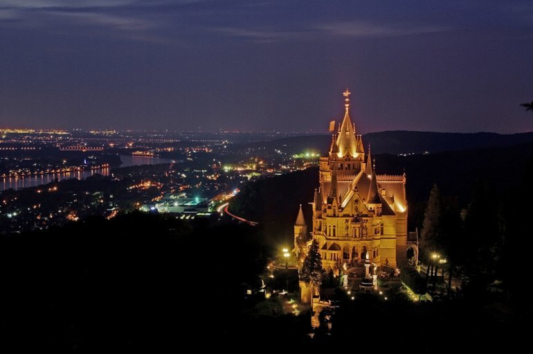 замок драхенбург германия фото