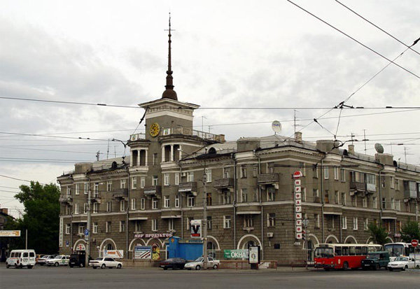 дом под шпилем барнаул фото