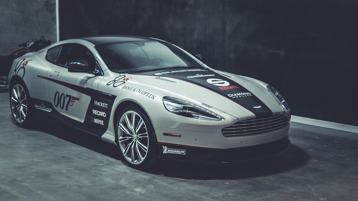 aston martin 007 фото