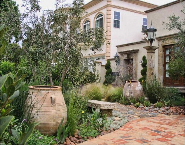 Картинки по запросу "клумба и аксессуары в стиле прованс""