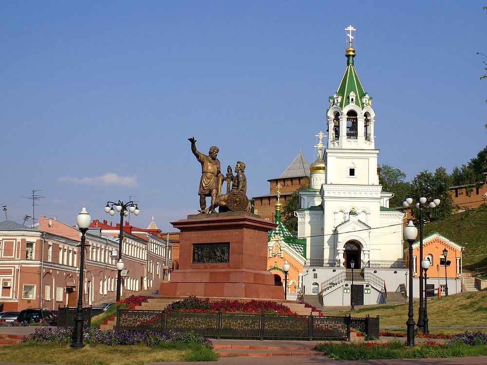 памятник минину и пожарскому в нижнем новгороде фото