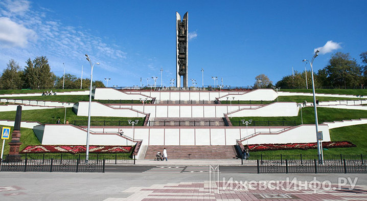 монумент дружбы народов ижевск фото