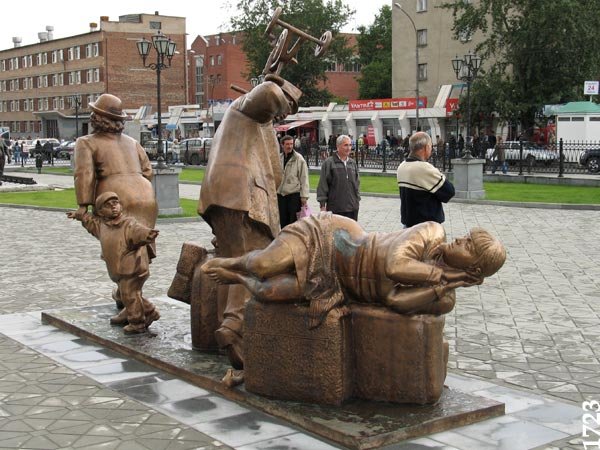 необычные скульптурные памятники екатеринбурга фото