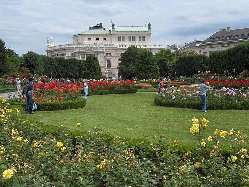парк фольксгартен в вене фото