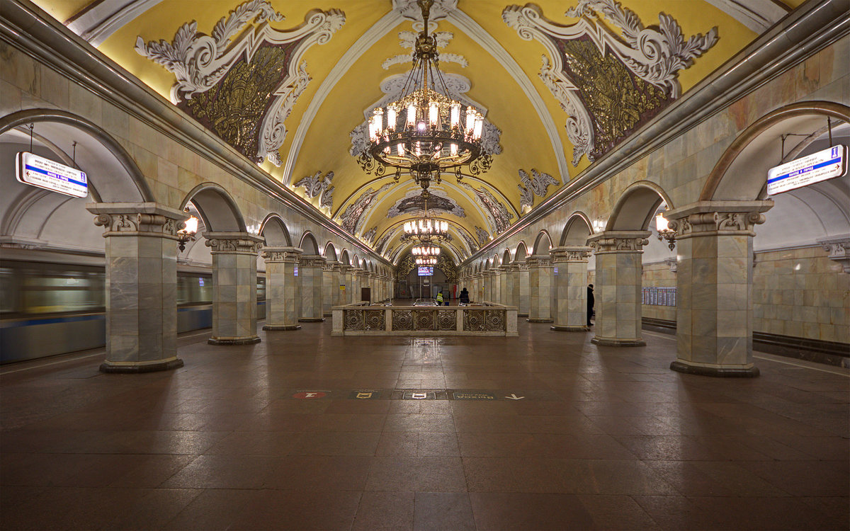 комсомольская станция метро кольцевая линия фото