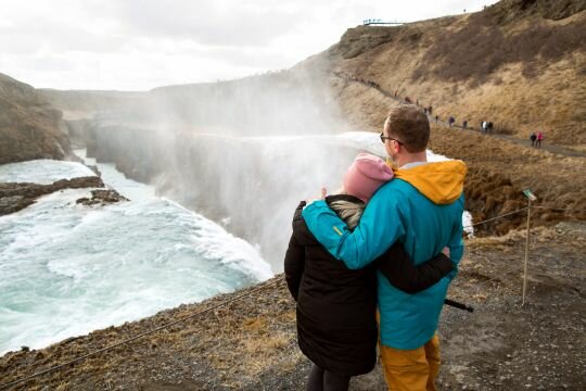 Один из водопадов в Исландии