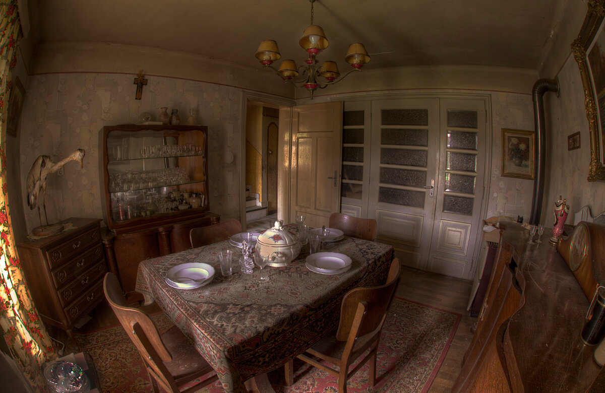 old house inside фото
