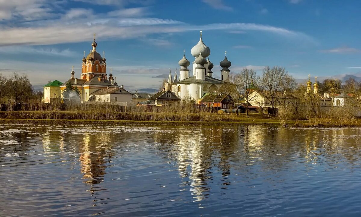 тихвинский богородичный успенский мужской монастырь фото