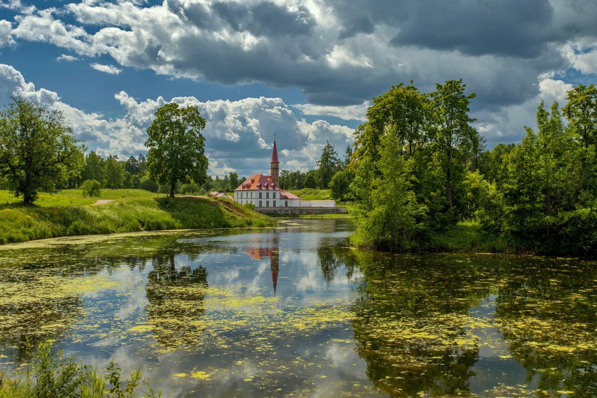 приоратский дворец в гатчине фото