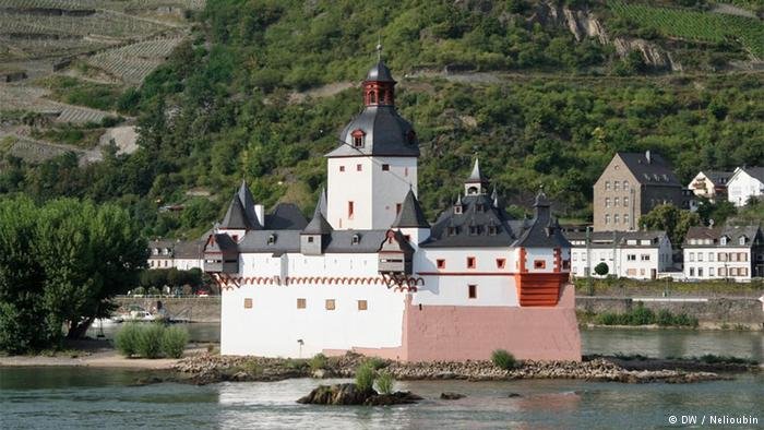 замок пфальцграфенштайн германия фото