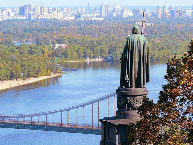 памятник князю владимиру в киеве фото