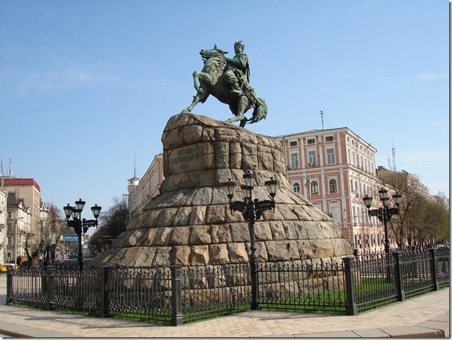 памятник богдану хмельницкому в киеве фото