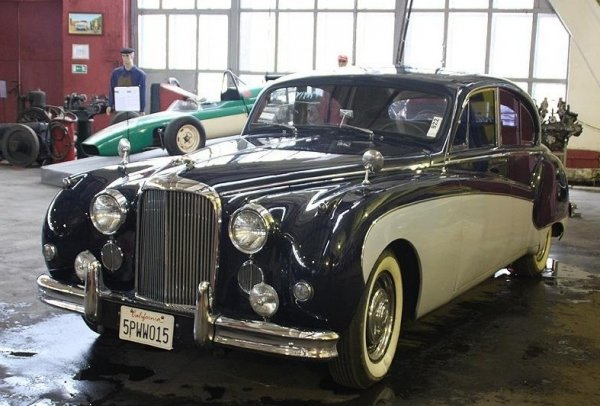 музей ретро автомобилей antique car museum фото