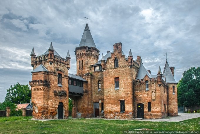 замок попова в васильевке фото