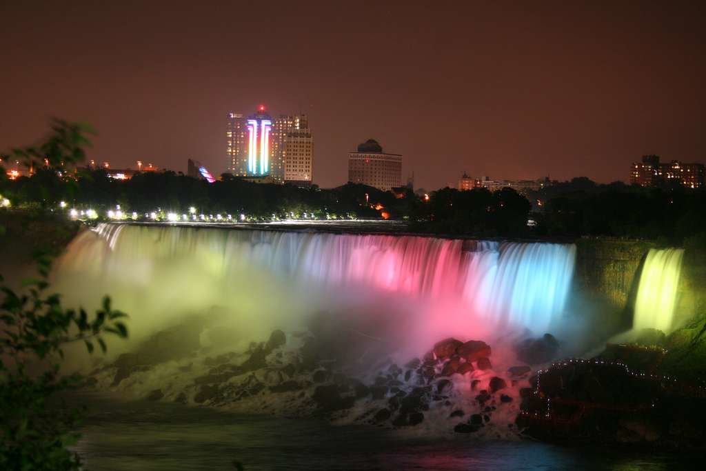 водопад ниагара ночью фото