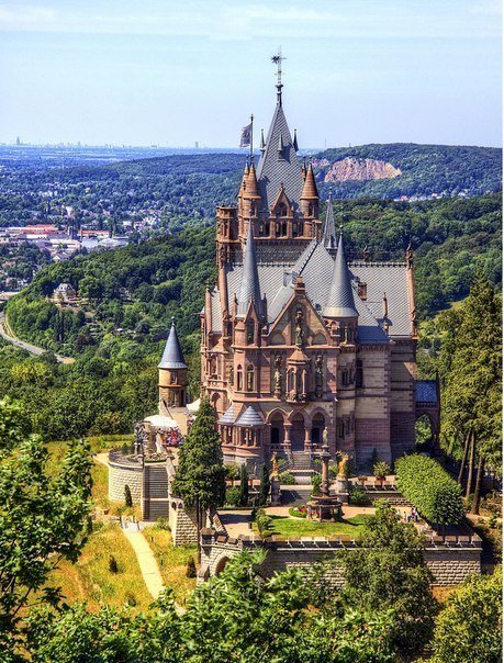 замок драхенбург германия фото
