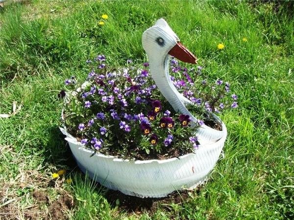 клумба лебедь из покрышки фото