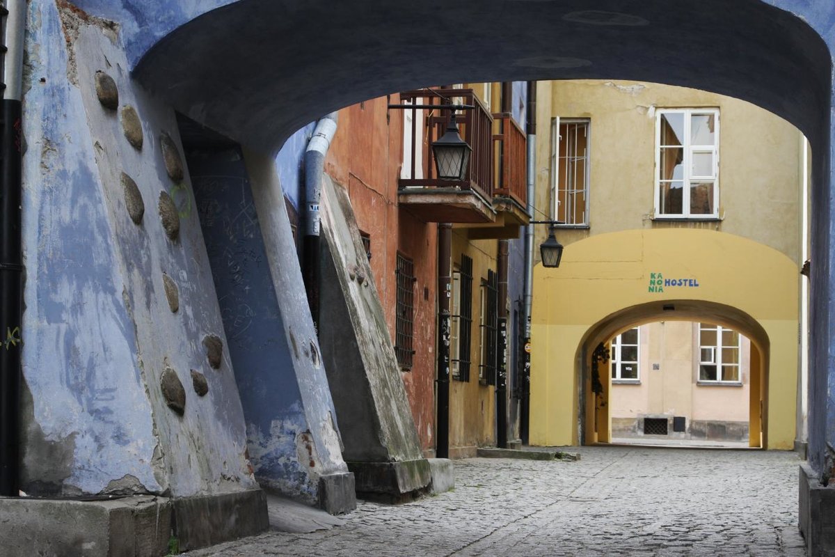 узкие улочки варшавы старый город фото
