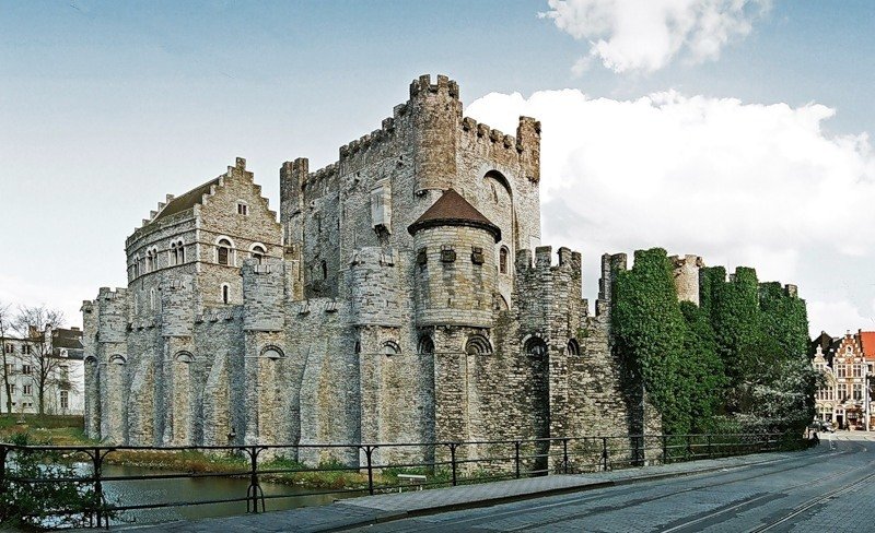 замок gravensteen в генте фото