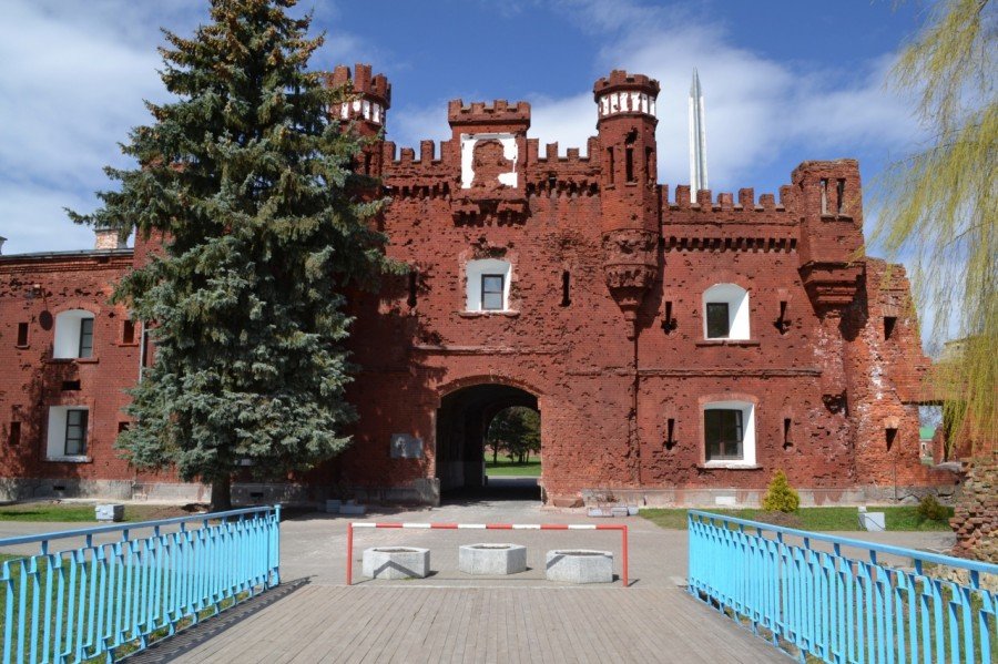 брестская крепость холмские ворота фото
