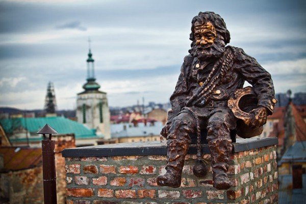 памятник трубочисту во львове фото