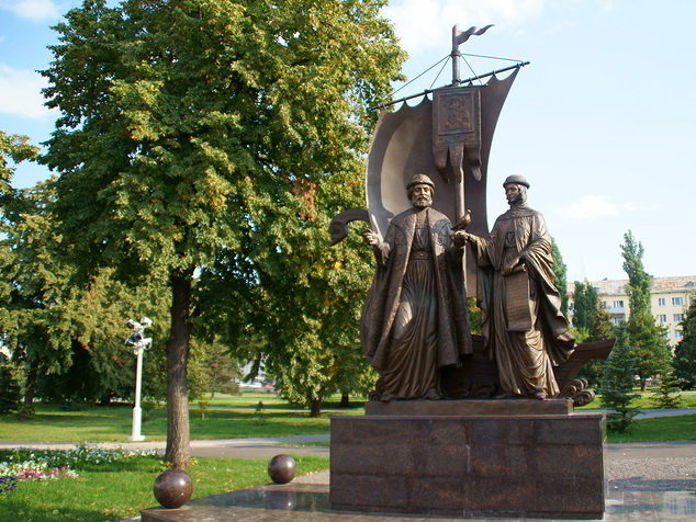 памятник петру и февронии в самаре фото