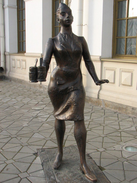 памятник проводнице в екатеринбурге фото