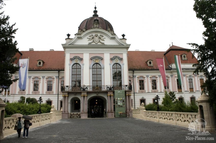 дворец геделле в венгрии фото