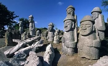 чеджу каменные статуи фото