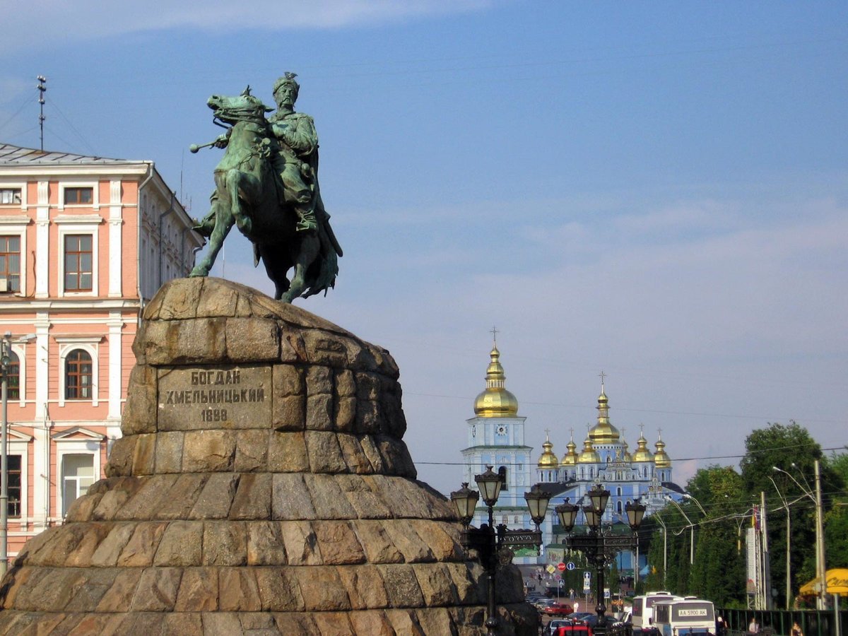 киев памятник богдану хмельницкому лавра фото