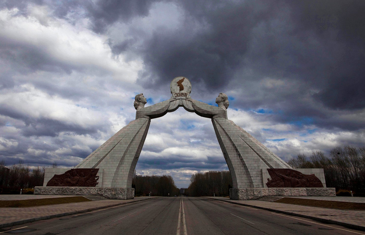 арка воссоединения пхеньян фото