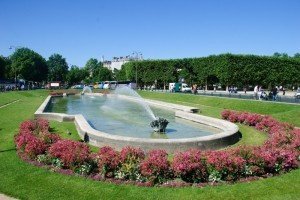 парк марсово поле в париже фото