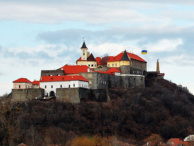 замок паланок в мукачево фото