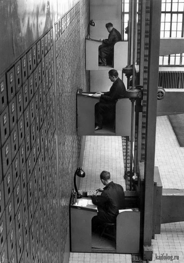 electric elevator desks in prague, 1937 фото