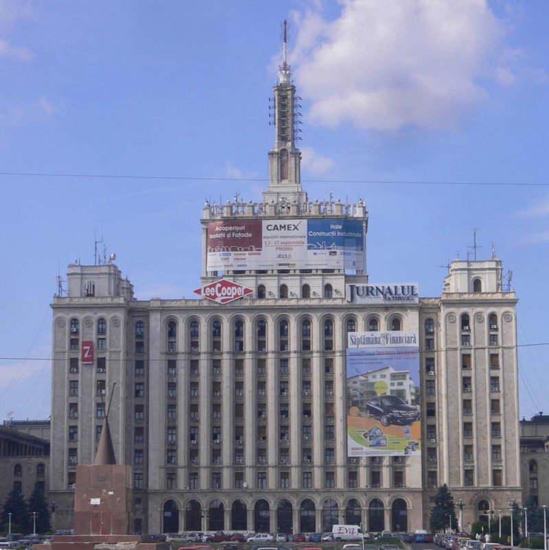сталинская высотка в бухаресте фото
