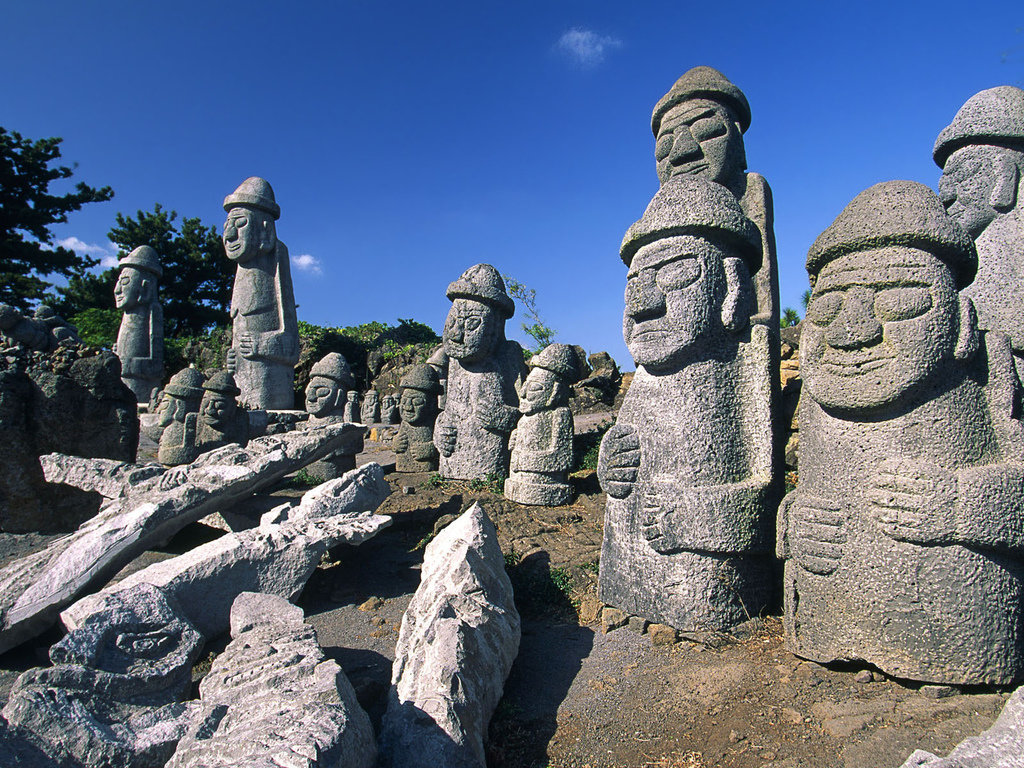 чеджу каменные статуи фото