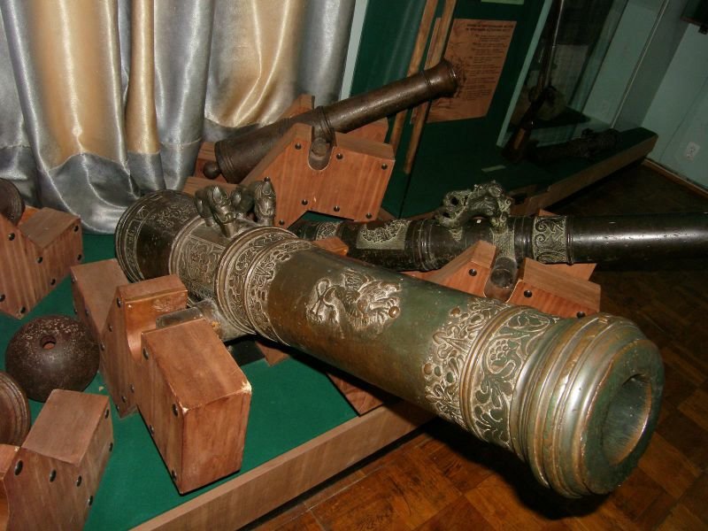 старинные пушки в музее фото