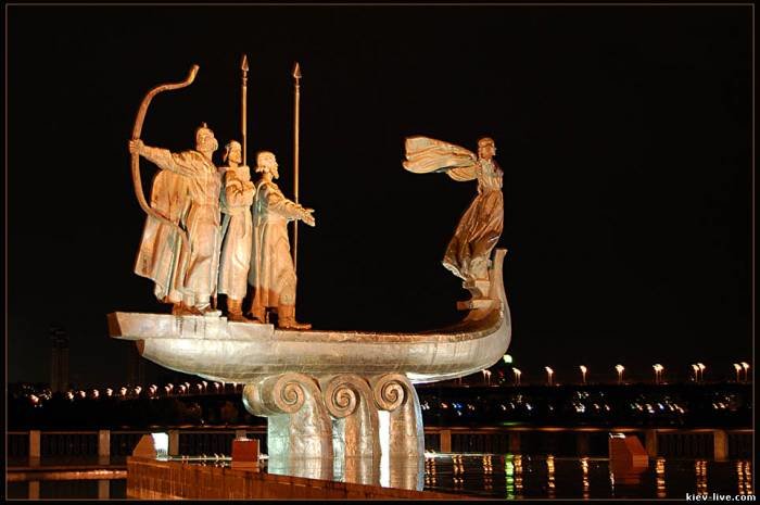 Памятник основателям Киева фото