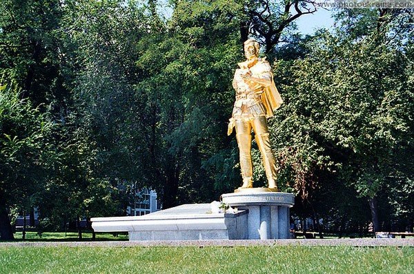 памятник соловьяненко в донецке фото