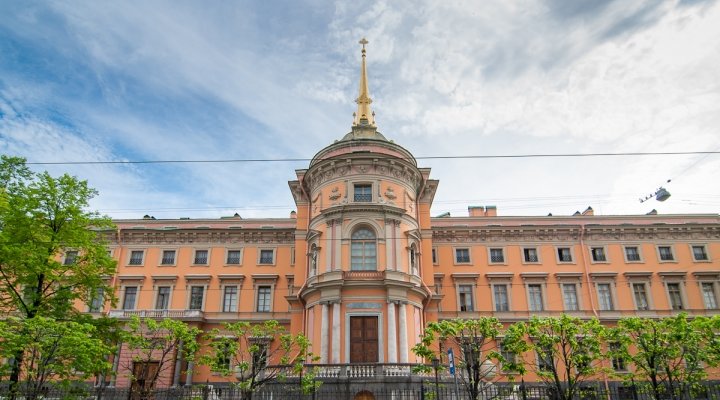 михайловский замок в санкт петербурге фото