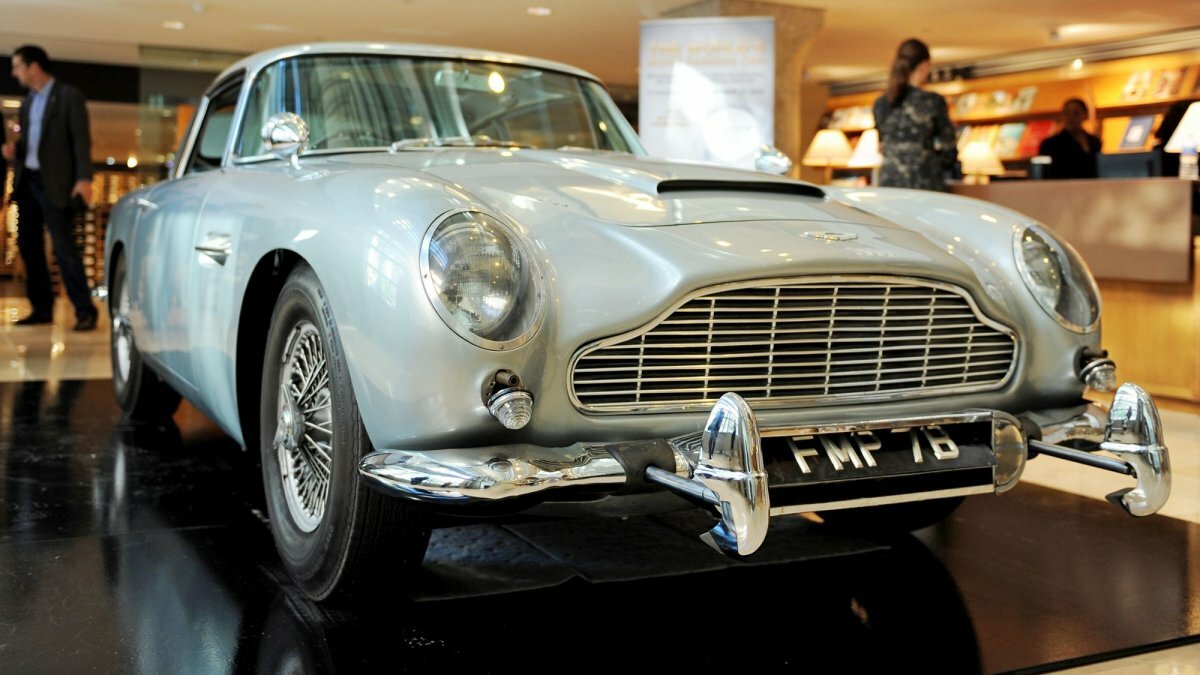 aston martin db5 фото