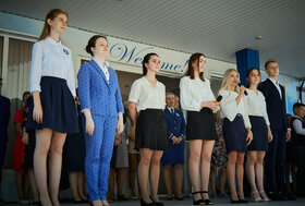 Фото 4. Линейка 1 сентября 2020 года. 1 и 11 классы