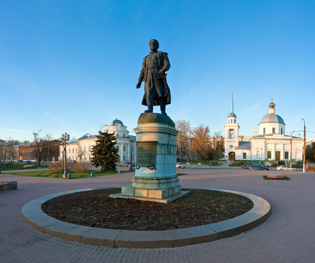памятник афанасия никитина в твери фото