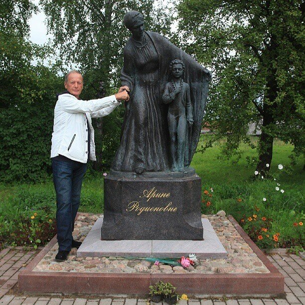 памятник арине родионовне фото