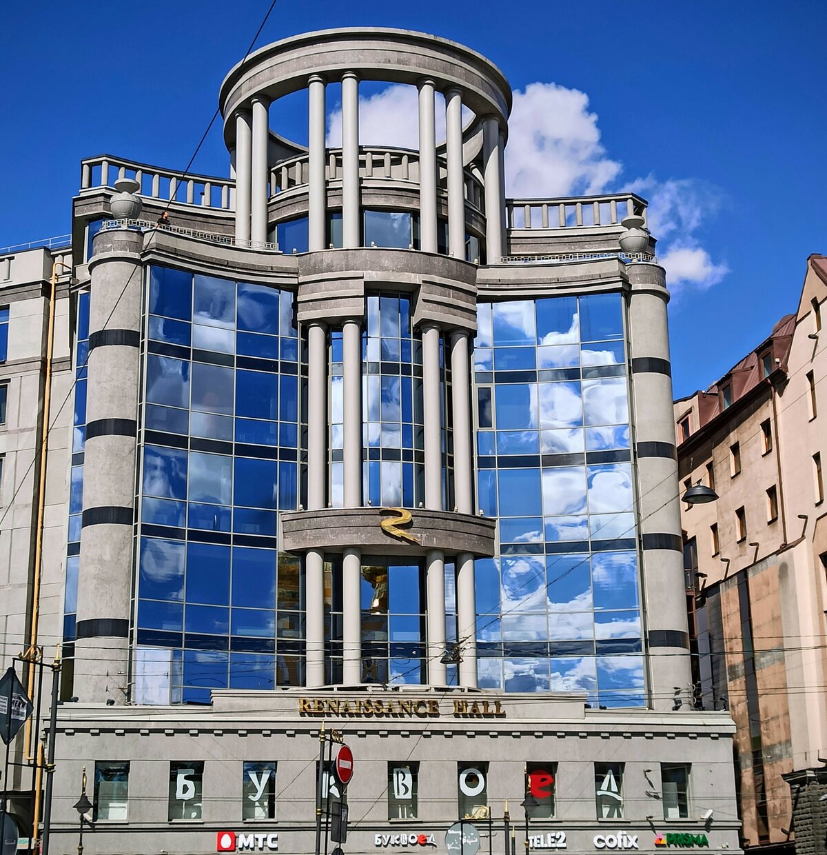бц ренессанс холл фото