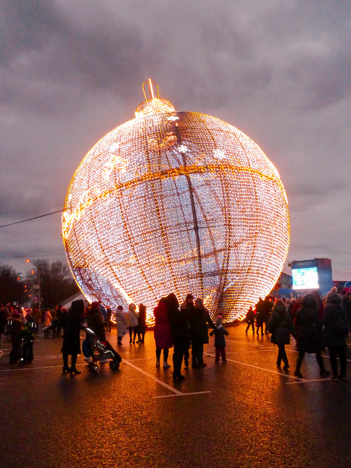 новогодний шар москва фото