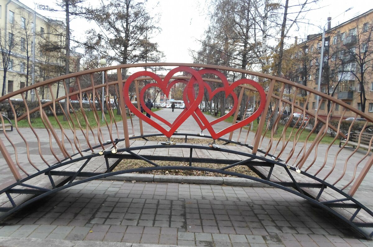 скамейка для влюбленных фото