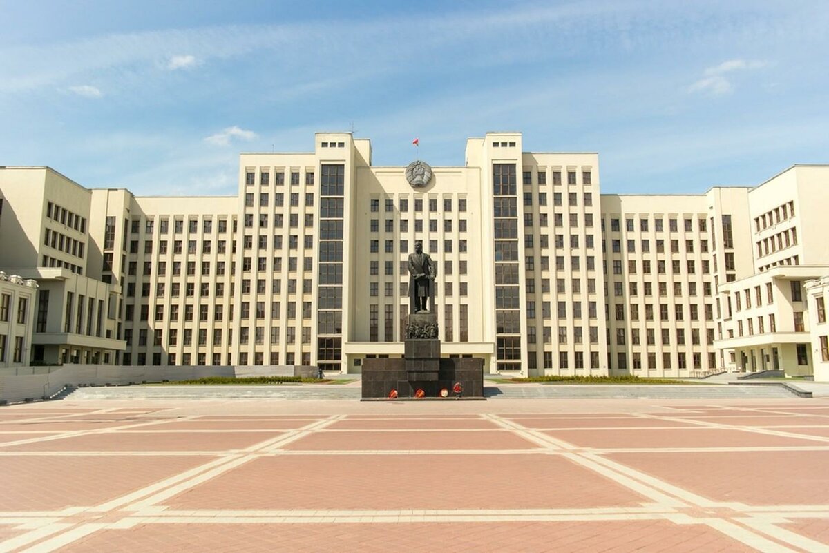 дом правительства в минске фото