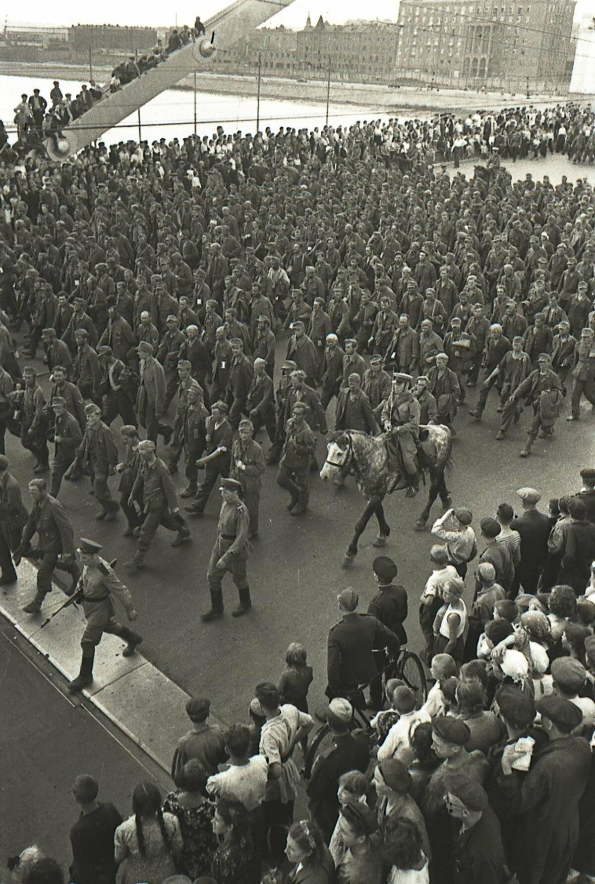 парад пленных немцев в москве 1944 фото