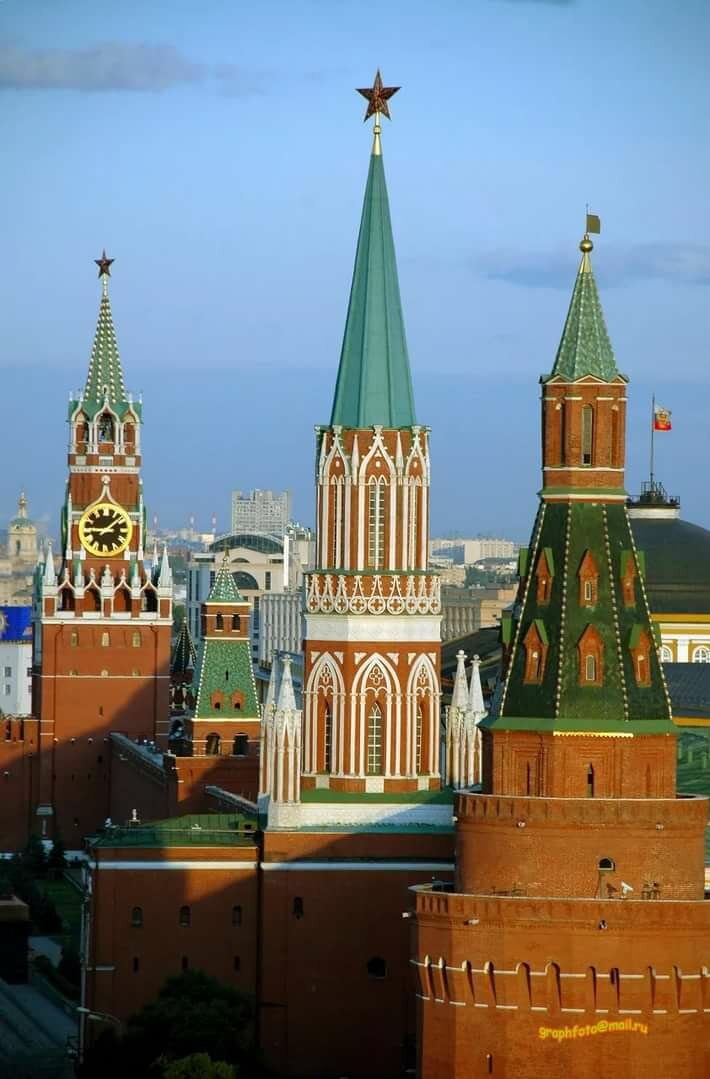 башни кремля москвы фото